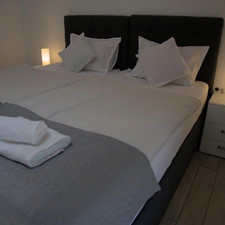 Apartmaji Soncek Izola Exterior foto