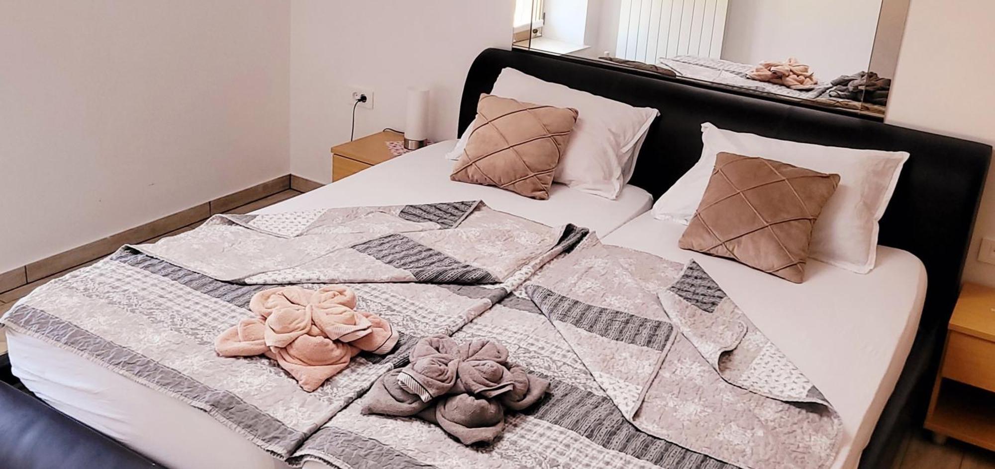 Apartmaji Soncek Izola Exterior foto